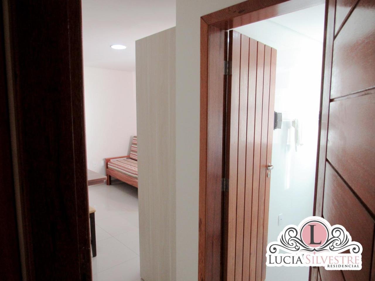 Apartamento Residencial Lúcia Silvestre *