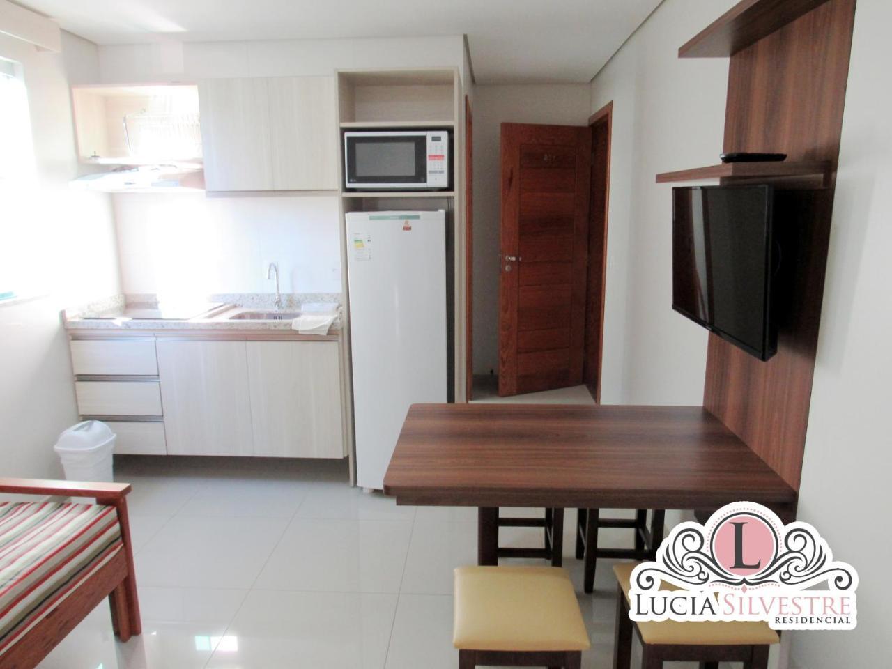 Apartamento Residencial Lúcia Silvestre *